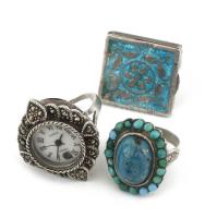 9 darab ezüst (Ag) gyűrű, zömmel jelzett, türkiz és gránát berakásokkal, 1-1 hiánnyal, összesen brut...
