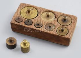 Réz súly készlet, 10 darab, zömmel fa dobozban