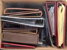 Egy doboznyi, többnyire használt állapotú berakóalbum és berakólap tétel