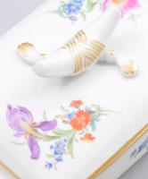 Meisseni virág mintás bonbonniere. Kézzel festett, jelzett, hibátlan 12x9 cm