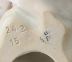 Royal dux lány, galambbal jelzett, hibátlan 12 cm