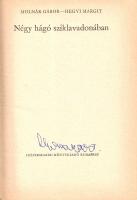 Molnár Gábor - Hegyi Margit: Négy hágó sziklavadonában. (Aláírt.) Budapest, (1970) Szépirodalmi Könyvkiadó (Kossuth Nyomda). 545 + [3] p. + 20 t. (kétoldalas, ebből négy színes) + 1 melléklet (dupla oldalas rovásírás-táblázat). Első kiadás. A címlapon a szerző saját kezű aláírása. Molnár Gábor (1908-1980), a 20. század egyik legnépszerűbb magyar vadász- és útírója első, 1930-1932 között megtett brazíliai útján a Nemzeti Múzeum számára végzett gyűjtőmunkát. A munka rendszerezése közben, 1932 márciusában a kutatót személyes tragédia érte, egy baleset következtében megvakult. Az írógép segítségével magára szerzői önmagára találó Molnár Gábor írói pályafutása ezt követően teljesedett ki, műveit már vakon írta, aláírásai és dedikációi is így születtek. A sikeres író az 1960-as és 1970-es években három mongóliai expedíción vett részt. Valamennyi útját külön kötetben örökítette meg, ez a kötete az 1968. évi mongóliai kutatóút beszámolója. Az expedíció régi, sivatagi emlékeket tárt fel, illetve az ország nyugati részén, az Altáj-hegységben végzett kisebb kutatást, a munka fotódokumentációját az expedíció fotográfusa, a szerző felesége, Hegyi Margit készítette. Kiadói egészvászon kötésben, színes, illusztrált kiadói védőborítóban. Jó példány.