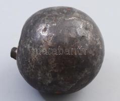 Vas gránát. cca 19. sz., d: 8 cm