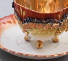 cca 19. sz vége, 2 darab Karlsbad csésze alátéttel. Kopott, egyik alátéten repedéssel, d: 9,5 cm