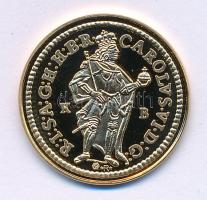 DN "Magyar aranypénzek utánveretben - III. Ferdinánd dukát 1730" aranyozott Ag emlékérem k...