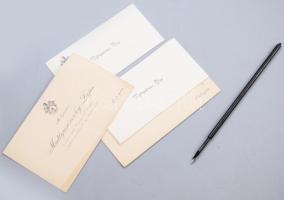 Akasztható kalamáris. cca 19. sz. második fele, fa, üvegbetétek nélkül, zsebórával, pennával, Mattya...