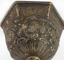 Ezüst (Ag) kiddus pohár. cca 19. sz. második fele, jelzett, mesterjegyes, gazdag díszítéssel, m: 11,...