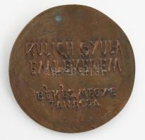 Mladonyiczky Béla (1936-1995) ~1970. "Kulich Gyula" öntött bronz emlékérem, d: 10 cm