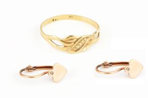 14K arany (Au) fülbevaló és gyűrű, jelzett össz 1,45 g