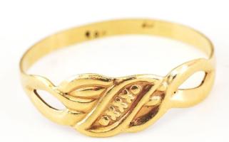 14K arany (Au) fülbevaló és gyűrű, jelzett össz 1,45 g