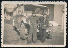 cca 1941 Tornalja (Felvidék), a MÁVAUT autóbusza a tornaljai vasútállomás épülete előtt, fotó, 6×9 cm