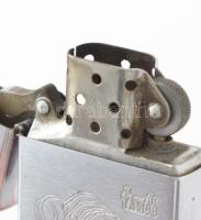 Zippo öngyújtó sárkányos gravírozással (F XII. sorozatszám) Zippo bőr övtokkal