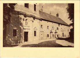 Sopronbánfalva, Bánfalva (Sopron); templom bejárata és a karmelita zárda homlokzata. Diebold K. felvétele (EK)