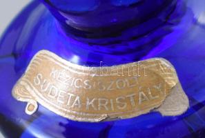 Kék kristály hamutál 13 cm és kis váza 12 cm. Kézi csiszolt Sudéta kristály, jelzett, mindkettőn cso...