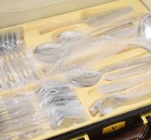 12 személyes exkluzív olasz evőeszköz készlet kígyómintás dísz aktatáskában, 72 részes, új állapotú