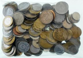 Vegyes 173db-os érme tétel elsősorban Európán kívüli, egzotikus országokból T:vegyes