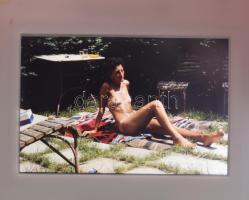 Színes erotikus diasorozat, 36 db, 2,5×3,5 cm