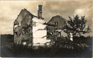 1917 Galanesti (Bukovina, Bucovina, Bukowina); felrobbantott vasútállomás / WWI K.u.K. military, blown-up railway station, ruins. photo (vágott / cut)