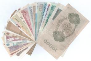 25db-os külföldi bankjegytétel T:UNC-F
25pcs foreign banknote lot C:UNC-F