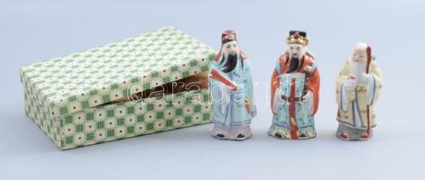 3 db kínai porcelán szobor, eredeti dobozában, jelzés nélkül. 11 cm
