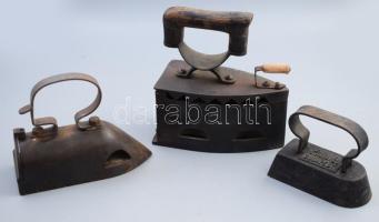 3 darab klf régi vasaló, közte Pillis L. Budapest jelzéssel, h: 21 cm alatt