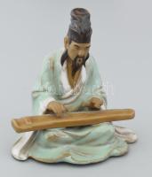 Kínai zenész figura, jelzett, kis pattanással, m: 10 cm