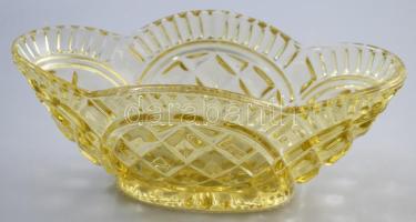 Sárgán színezett préselt üvegkínáló, lepattanással, h: 29 cm