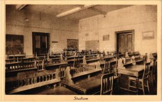 Budapest I. Ferenc József Nevelőintézet és Gimnázium, Studium, belső, képeslapfüzetből. Goszleth udvari fényképész felvétele. Ilona utca 4. (Szabó Ilonka utca)