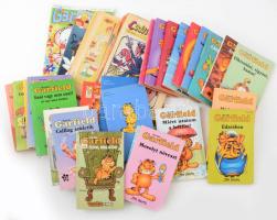 Zseb-Garfield sorozat 25 kötete, ráadás korabeli képregényekkel.