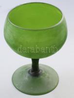 Smaragd zöld üveg kehely. Irán. XX. sz. Kézzel készített hutaüveg, anyagában színezett, hibátlan 21 cm