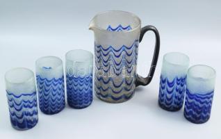 Antik üveg vizes kacsó 20 cm és 5 db pohár készlet 13 cm. Irán. Kézzel készített hutaüveg, anyagában színezett, minimális sérülésekkel / Iranian glassware