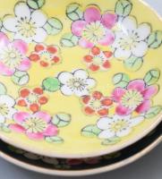 Kínai 6 személyes színes pralinékínáló szett, jelzett, d: 9-13 cm