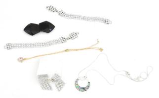 Régi és új bizsu tétel, közte paua kagyló berakásos medál