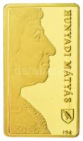 Ifj. Szlávics László (1959-) DN "Arany királyok - Hunyadi Mátyás " jelzett Au emlékveret kapszulában, tanúsítvánnyal (0,5g/0,999/15,2x8,6mm) T:PP