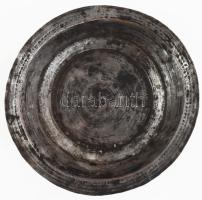 Tál. Kalapált ónozott réz, cca 18.sz., d: 17 cm