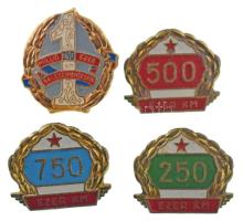 4db-os "Balesetmentes közlekedésért" zománcozott fém jelvény tétel, benne "250 ezer KM" + "500 ezer KM" + "750 ezer KM" + "1 millió 250 ezer KM" T:XF-VF