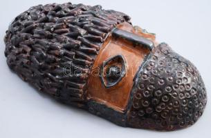 Férfi arc. Iparművész mázas kerámia falidísz, jelzés nélkül, kis kopással, 35x18 cm