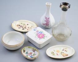 7 darabos magyar porcelán és üveg tárgy tétel, közte sérült és hiányos darabokkal, klf méretben.