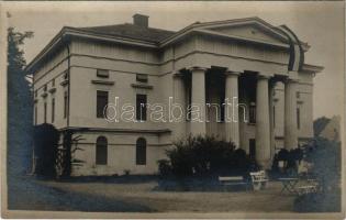 Tornya, Turnu; Justh (korábban Marczibányi) kastély, 1938-ban lerombolták, magyar zászló / castle, demolished in 1938, Hungarian flag. photo (fl)