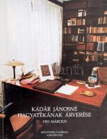 1993 Kádár Jánosné hagyatékának árverése. Árverési katalógus. Bp., 1993, Műgyűjtők Galériája Aukciós Ház. Színes képekkel illusztrált. Benne Szőnyi István, Egry József, Rippl-Rónai József, Czóbel Béla, Picasso és mások műveinek reprodukcióival. Kiadói papírkötés.