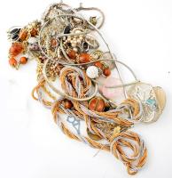 Vegyes bizsu tétel, érdekes darabokkal, átnézésre érdemes