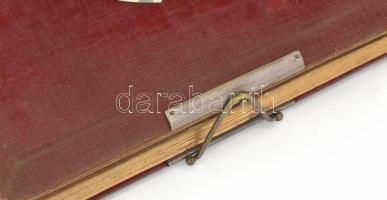 cca 1870-1910 Régi fotóalbum, kapcsos, vörös bársonyborítású, monogrammal ellátott címerpajzzsal dís...