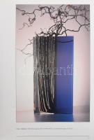 Pavel Hlava Glass. Prága, 1995, Pavel Hlava üvegművészetét bemutató kiadvány, színes képanyaggal ill...