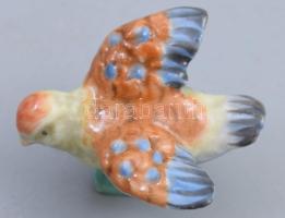 Herendi porcelán madár figura, kézzel festett, jelzett, kis kopásnyomokkal, 4,5×3 cm