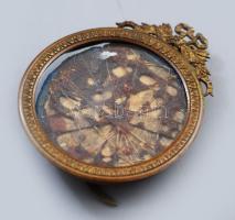 Támasztható miniatúra képtartó, kis sérüléssel, d: 7 cm