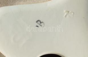 cca 1939-1949 Hummel art deco női büszt könyvtámasz pár. Formaszám: 119 A és 119 B. Jelzett, egyik d...