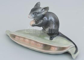 Fraureuth borsót dézsmáló egér porcelán figura, jelzett, hibátlan, 13x7 cm