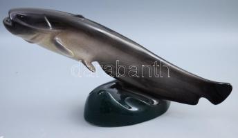 Nagyméretű porcelán harcsa, jelzett, 50x25 cm