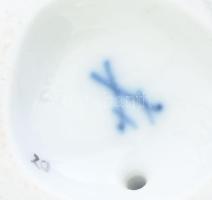 Meissen Tamburás lány. cca 1920, jelzett, tamburán minimális kopással és átaranyozással, m: 12,5 cm