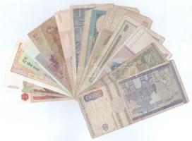15db-os vegyes külföldi bankjegytétel, közte Guinea 1998. 100Fr T:AU-VG
15pcs mixed lot of foreign ...